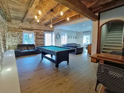 Billard dans l'établissement Le Gîte de Saint Pierre