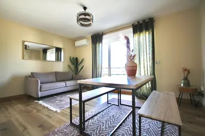 Coin salon dans l'établissement Appartement chaleureux Parking privé