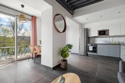Cuisine ou kitchenette dans l'établissement Superbe T3 avec vue imprenable sur le Rhône