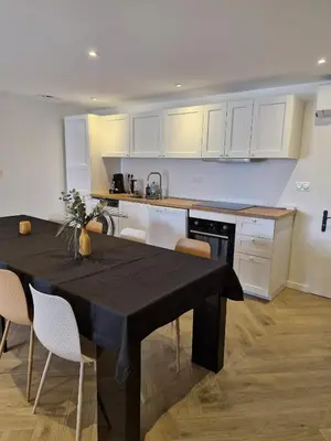 Cuisine ou kitchenette dans l'établissement Le Zénith - 3 chambres, 3 salles de bain - 8 pers max - Local à vélos - Réservation à la chambre possible