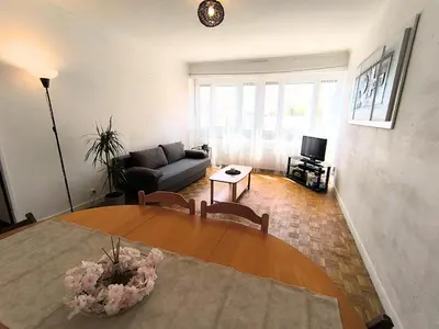 Coin salon dans l'établissement Grand appartement lumineux et central