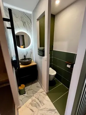 Salle de bains dans l'établissement Wisteria Villa- Souffle de Songe