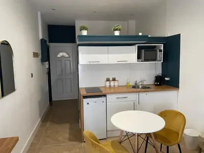 Cuisine ou kitchenette dans l'établissement CHARMANT STUDIO proximité GARE LYON PART-DEU