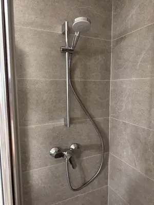 Salle de bains dans l'établissement Grand T2 rénové Cœur de St-Priest Avec Parking