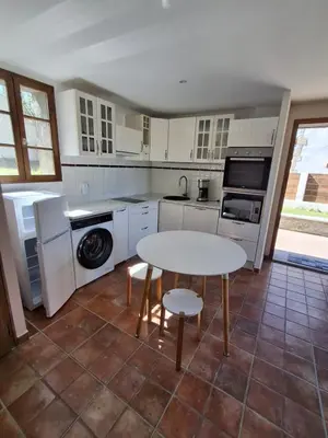 Cuisine ou kitchenette dans l'établissement La belle des trappes 2