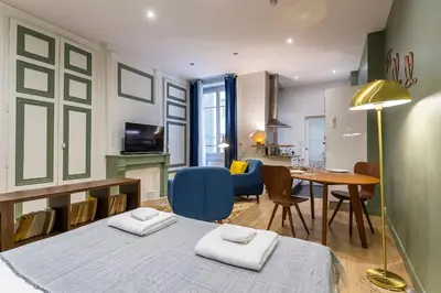 Cuisine ou kitchenette dans l'établissement Childebert - Furnished apartment - Downtown Lyon
