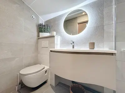 Salle de bains dans l'établissement Saint-Amour - Anse Centre - Chambre et Salle de bain WC privée - Cuisine partagée