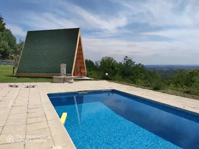Piscine de l'établissement Tipi en bois tout équipé avec balnéo ou située à proximité
