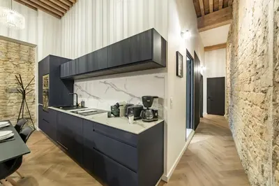 Cuisine ou kitchenette dans l'établissement Opéra Muse | Séjour de luxe avec balnéo et clim