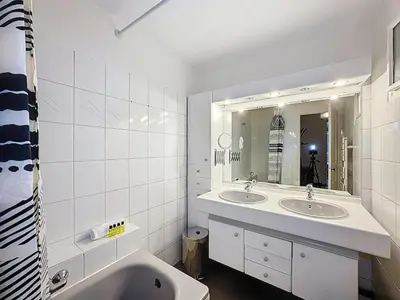 Salle de bains dans l'établissement Home Away tramassac 1