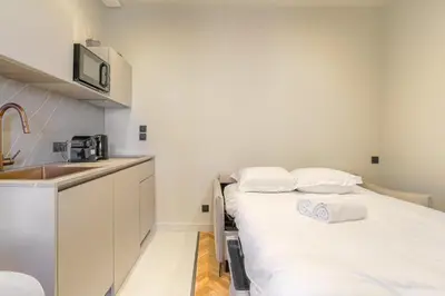 Cuisine ou kitchenette dans l'établissement Appartement moderne et confortable , Ecully