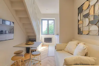 Coin salon dans l'établissement Appartement moderne et chaleureux, Ecully