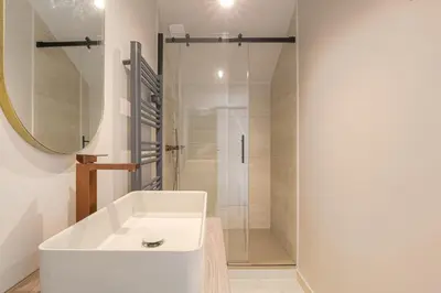 Salle de bains dans l'établissement Appartement cosy et lumineux, Ecully