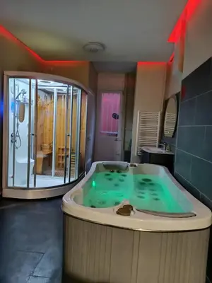 Plan de l'établissement Studio calme avec jacuzzi accès bus direct gare