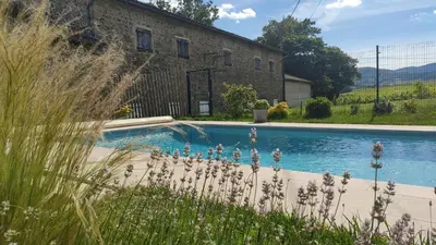 Piscine de l'établissement Gîte Les Capréoles, maison vigneronne de caractère ou située à proximité