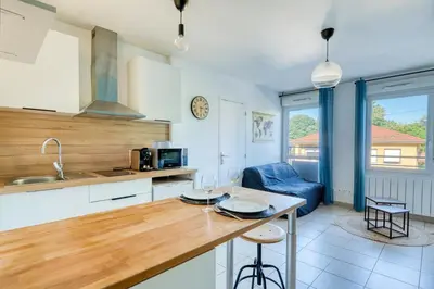 Cuisine ou kitchenette dans l'établissement L'Havre de paix - Vaulx en Velin- Proximité Lyon