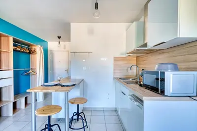 Cuisine ou kitchenette dans l'établissement L'Havre de paix - Vaulx en Velin- Proximité Lyon