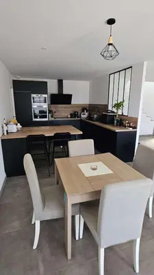 Cuisine ou kitchenette dans l'établissement Chambre spacieuse #2
