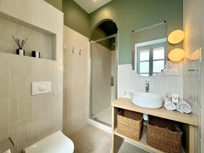 Salle de bains dans l'établissement L'Écrin de Duguesclin Comfort & Charm in Lyon 3rd arrondissement