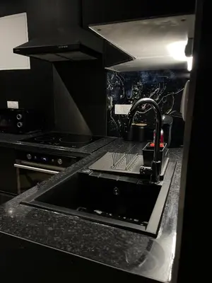 Cuisine ou kitchenette dans l'établissement Atypical romantic room