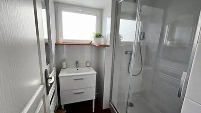 Salle de bains dans l'établissement Chez Auguste - charmant studio 3 étoiles