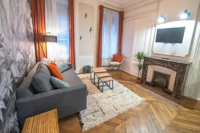 Télévision ou salle de divertissement dans l'établissement Chez Jean - Beautiful studio - Cordeliers