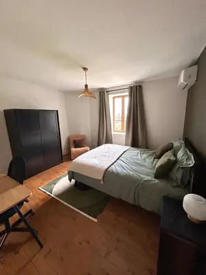 Télévision ou salle de divertissement dans l'établissement Maison Auros