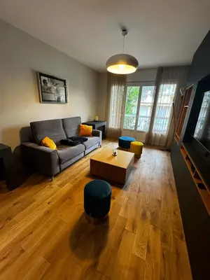 Coin salon dans l'établissement Appartement Spacieux à Bron - 30' Groupama Stadium