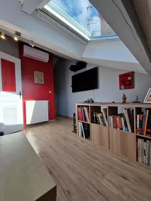 Télévision ou salle de divertissement dans l'établissement Spacieux Duplex à Villeurbanne 6 Pers Tout Comfort