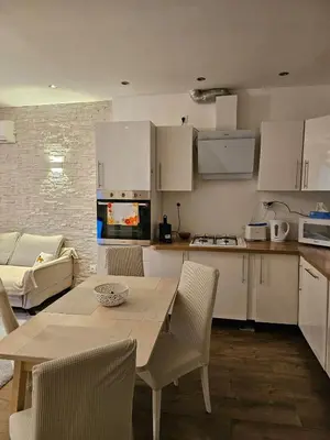 Cuisine ou kitchenette dans l'établissement Spacious & Cozy - 3 Bedrooms