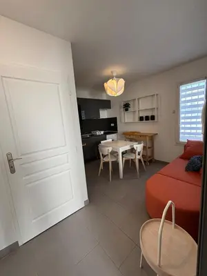 Cuisine ou kitchenette dans l'établissement Charmant studio St Priest Proche Université Lyon2