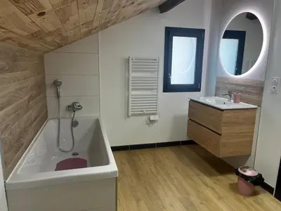 Salle de bains dans l'établissement Villa en campagne