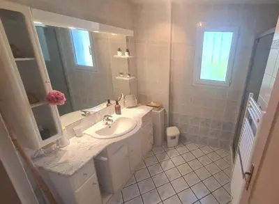 Salle de bains dans l'établissement Le Gaget