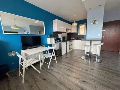 Cuisine ou kitchenette dans l'établissement L'azur cosy studio Meyzieu
