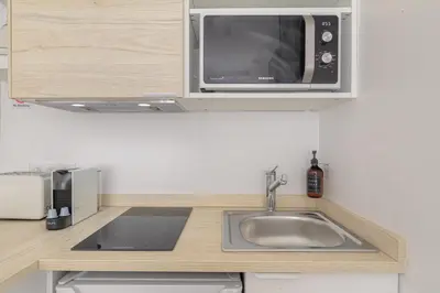 Cuisine ou kitchenette dans l'établissement L'Essentiel