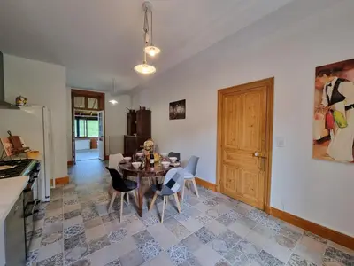 Enfants séjournant dans l'établissement Gîte confortable à Néronde pour 6 personnes avec Wifi et jardin - FR-1-496-357