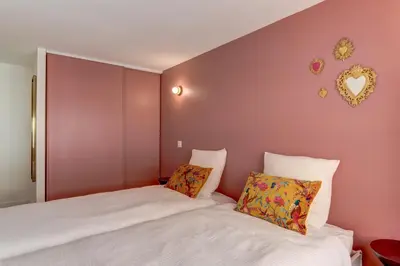 Un ou plusieurs lits dans un hébergement de l'établissement Le Velours 2 bedrooms 4 beds central