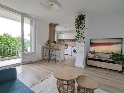 Cuisine ou kitchenette dans l'établissement T2 au calme, balcon, proche métro, parking gratuit