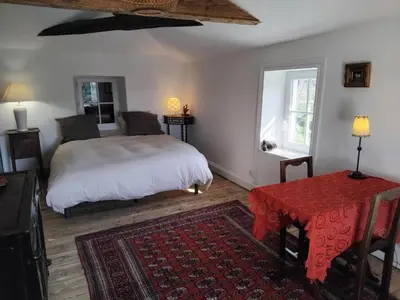 Un ou plusieurs lits dans un hébergement de l'établissement La chambre du lac