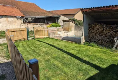 Jardin de l'établissement La Maison de Pérouges