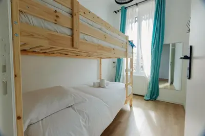 Un ou plusieurs lits dans un hébergement de l'établissement Maison avec jacuzzi