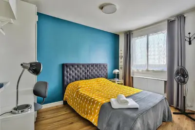 Un ou plusieurs lits dans un hébergement de l'établissement Le Jules Guesde, Appart traversant, 3ch , parking, 2mn à pied métro D Parilly