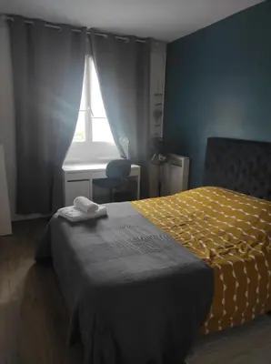 Un ou plusieurs lits dans un hébergement de l'établissement Le Jules Guesde, Appart traversant, 3ch , parking, 2mn à pied métro D Parilly