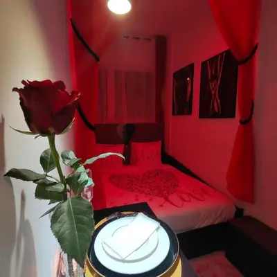 Un ou plusieurs lits dans un hébergement de l'établissement Romantic Apartment Le Red Diamond