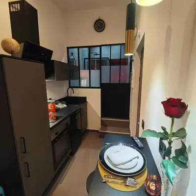 Cuisine ou kitchenette dans l'établissement Romantic Apartment Le Red Diamond