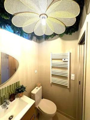 Salle de bains dans l'établissement La Cachette Sauvage au cœur de Villefranche