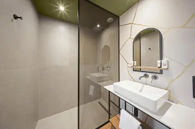 Salle de bains dans l'établissement Campanile PRIME - Smart Lyon Chaponost