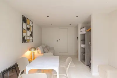 Un ou plusieurs lits dans un hébergement de l'établissement Charmant studio avec terrasse, Saint-Didier