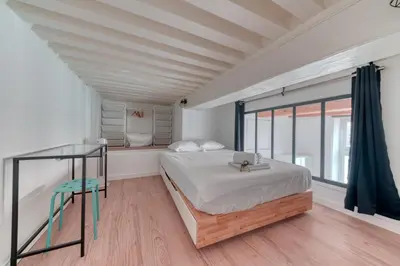 Un ou plusieurs lits dans un hébergement de l'établissement Le Pouteau charme authentique 2 chambres