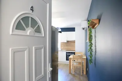 Cuisine ou kitchenette dans l'établissement Superbe appartement T2